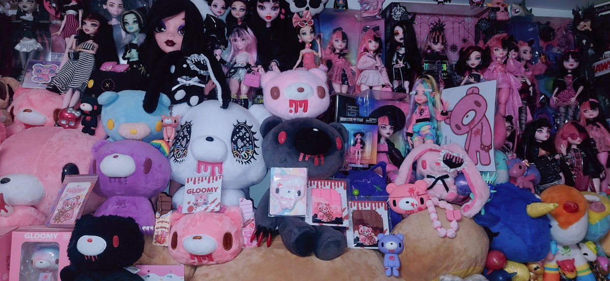 Miichel701's tweet photo. #gloomy #gloomybear #gloomy #GloomyTheNaughtyGrizzly #TheNaughtyGrizzly #taito #y2k #stuffedanimal #kawaii #toys #toy #collection #collectibles #toycore #toywave #collector #toycollector #plush #plushies #stuffedanimals #myroom #toyroom #figures #figure #accessories #toycollector https://t.co/OAtiUE3gEf