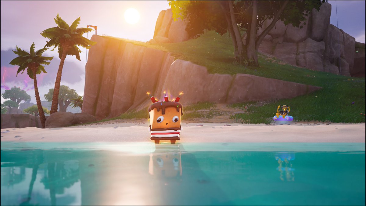 GoldenTheDuck's tweet photo. Cake by the ocean https://t.co/I0WymlEKry