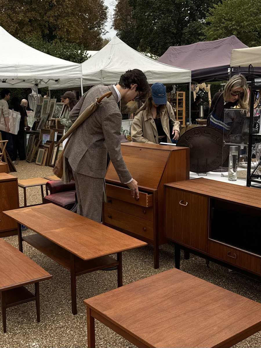 maxcockcroft's tweet photo. wore my new suit to the antique fair https://t.co/MpgMi11M1R