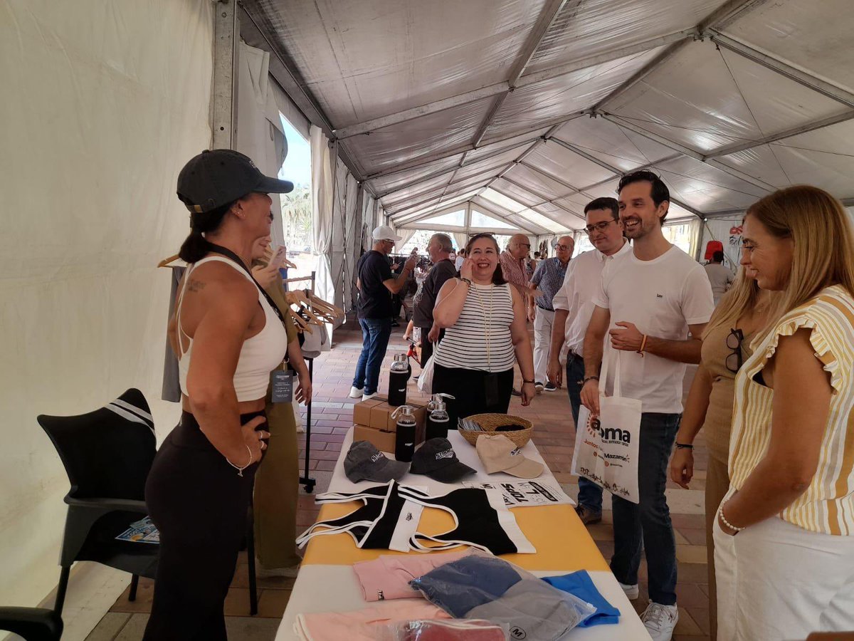 OseteVera's tweet photo. La asociación #acoma en Mazarrón hace una labor extraordinaria.
Desde @regiondemurcia ponemos las instalaciones portuarias a disposición de los comerciantes para apoyar iniciativas que dinamizan la economía y dan vida a nuestro puerto.
#PuertosRM https://t.co/QGyKXz5GTf