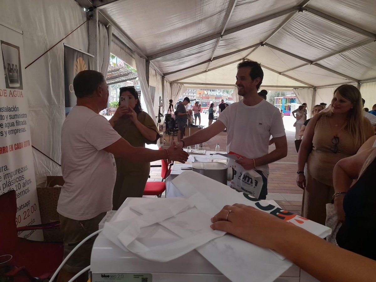 OseteVera's tweet photo. La asociación #acoma en Mazarrón hace una labor extraordinaria.
Desde @regiondemurcia ponemos las instalaciones portuarias a disposición de los comerciantes para apoyar iniciativas que dinamizan la economía y dan vida a nuestro puerto.
#PuertosRM https://t.co/QGyKXz5GTf