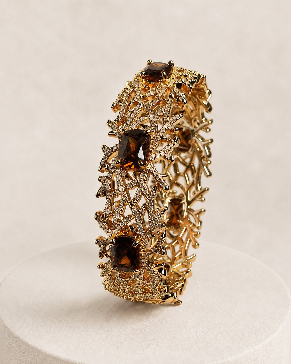 CatheyAdamek's tweet photo. Silver mood or golden glow? The sophisticated shine of rhodium on one side, the power of gold plating on the other. It’s not an easy choice—are you team rhodium or team gold plating? https://t.co/1dMmv8IZJN
