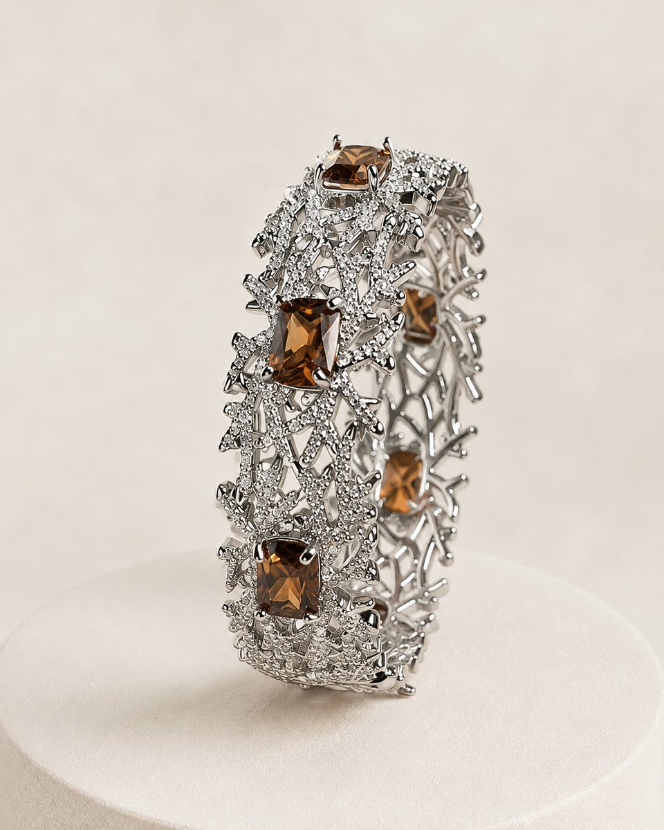 CatheyAdamek's tweet photo. Silver mood or golden glow? The sophisticated shine of rhodium on one side, the power of gold plating on the other. It’s not an easy choice—are you team rhodium or team gold plating? https://t.co/1dMmv8IZJN