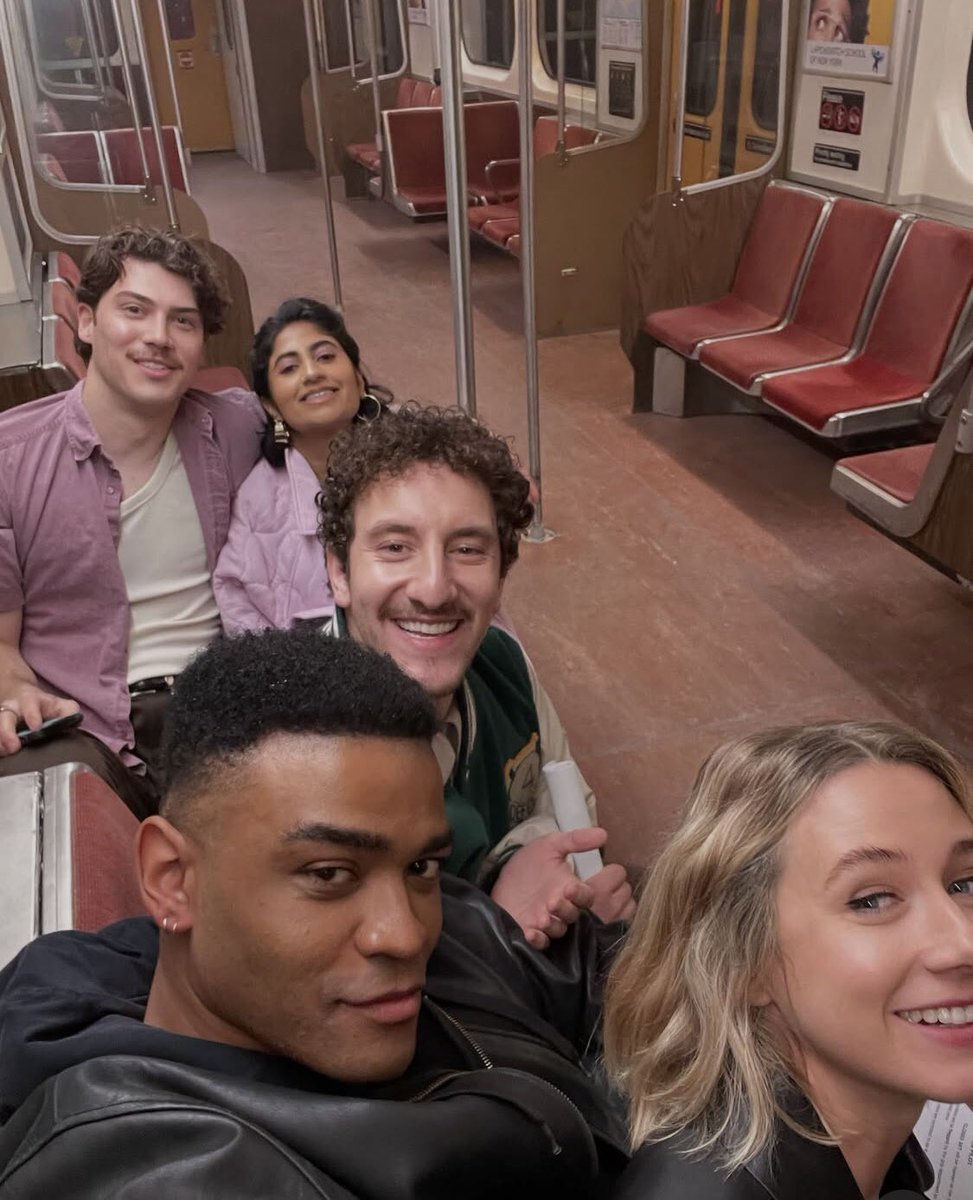 pantoning's tweet photo. BRING BACK MY FAMILY!!! #adultsfx https://t.co/bd0LawHB1l