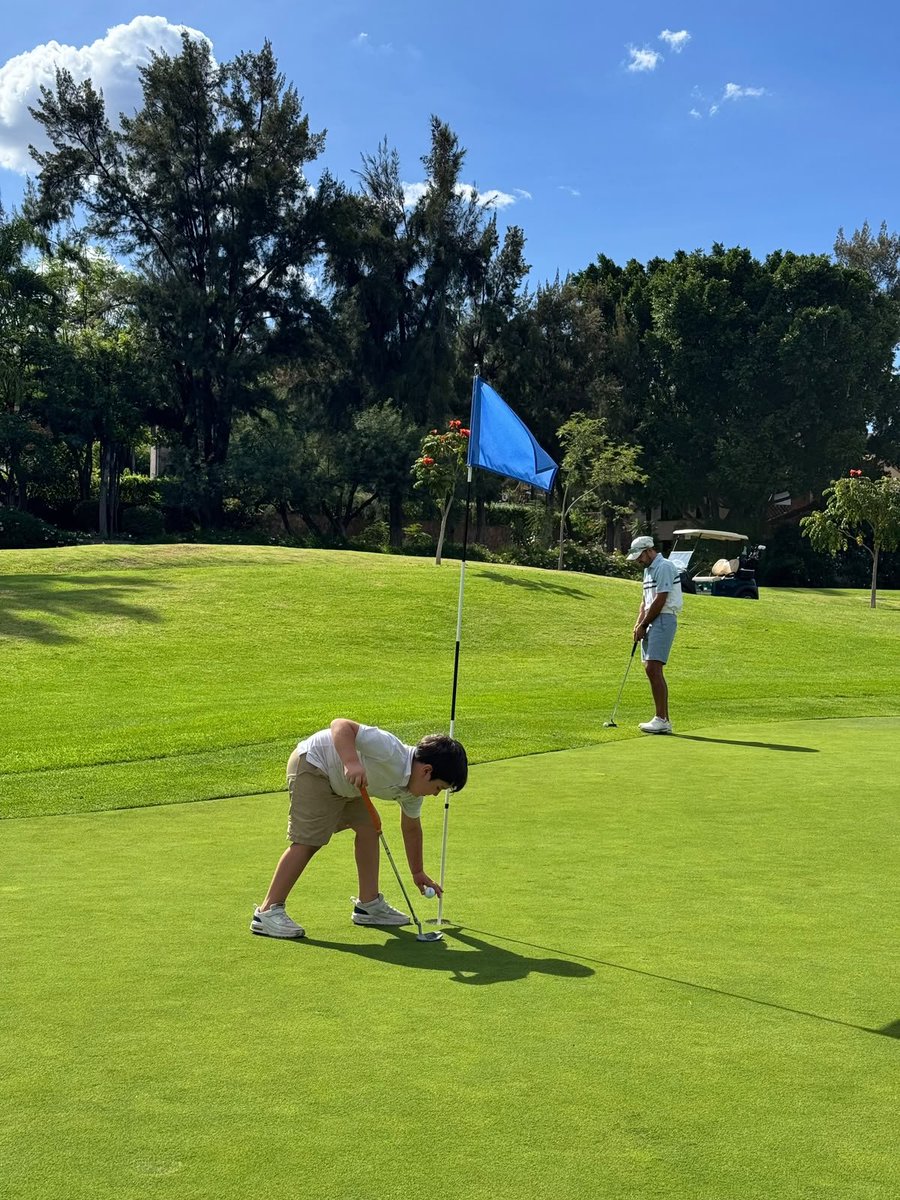 davidnovoatosca's tweet photo. Domingo familiar y de golf, en compañía de quienes más valoro. ⛳️❤️
Un día para disfrutar, compartir, reír y agradecer por lo verdaderamente importante: la familia y esos momentos que se quedan para siempre.
¡Excelente domingo para todos! 🙌🏻
#León #Guanajuato #DavidNovoa https://t.co/7Etnw1GcBT