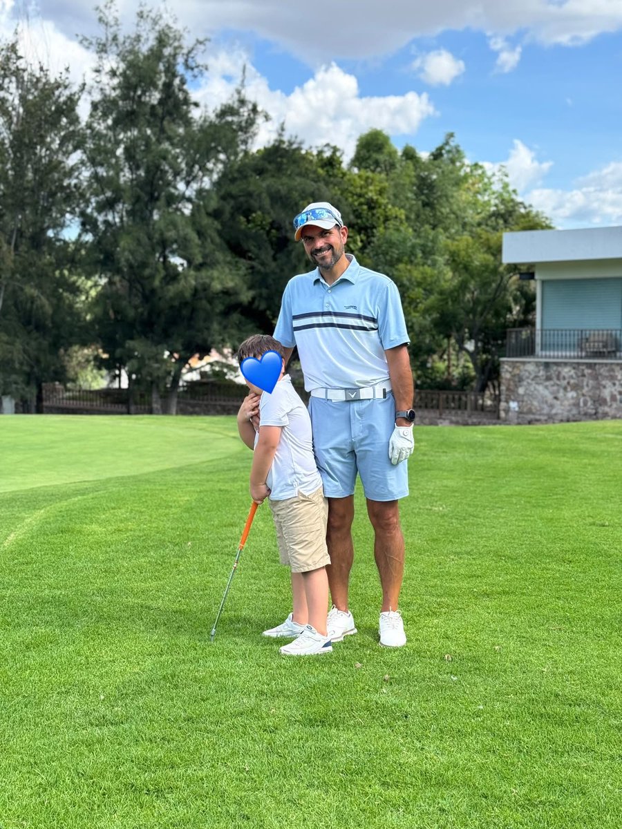 davidnovoatosca's tweet photo. Domingo familiar y de golf, en compañía de quienes más valoro. ⛳️❤️
Un día para disfrutar, compartir, reír y agradecer por lo verdaderamente importante: la familia y esos momentos que se quedan para siempre.
¡Excelente domingo para todos! 🙌🏻
#León #Guanajuato #DavidNovoa https://t.co/7Etnw1GcBT
