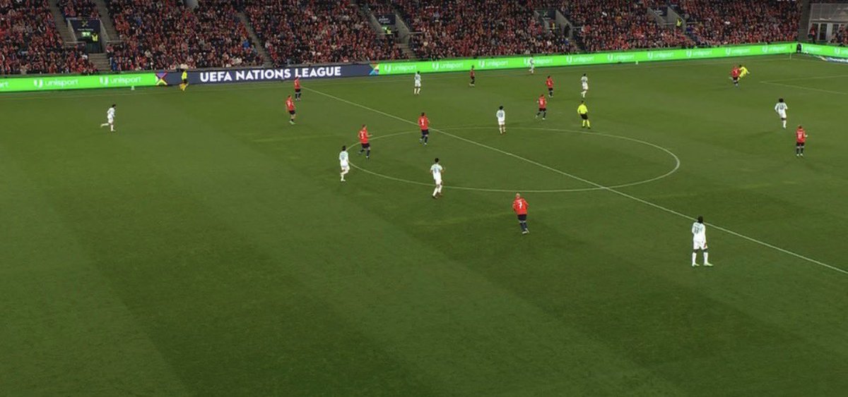 Skye_Waves's tweet photo. Very offside. https://t.co/tThgu6tfyi