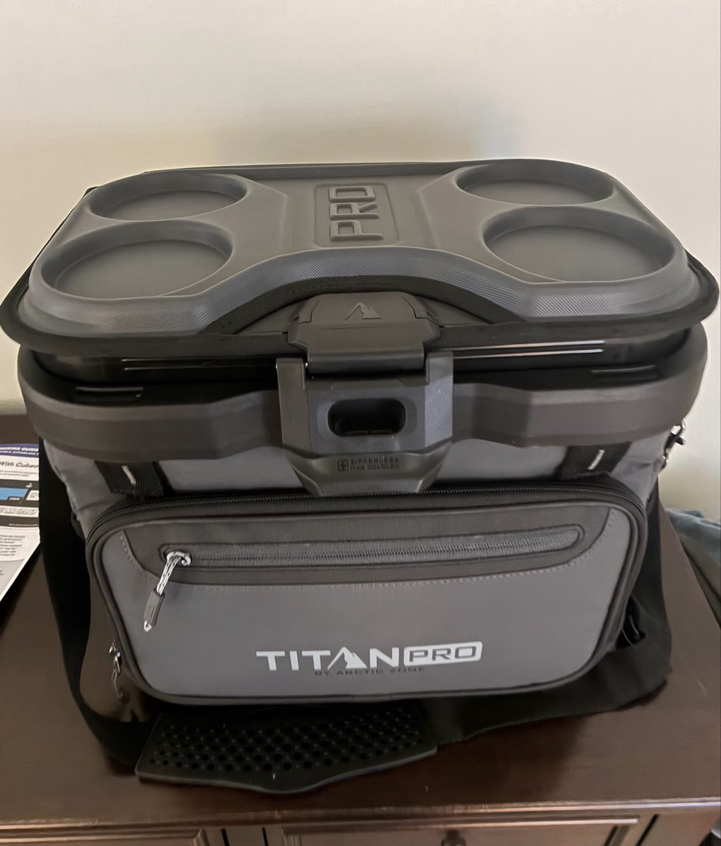 go_with_ease's tweet photo. This little fold up cooler is awesome. 

Small, compact, and perfect for day trips. Would recommend. 

$40 purchase. https://t.co/VWsbstFRco