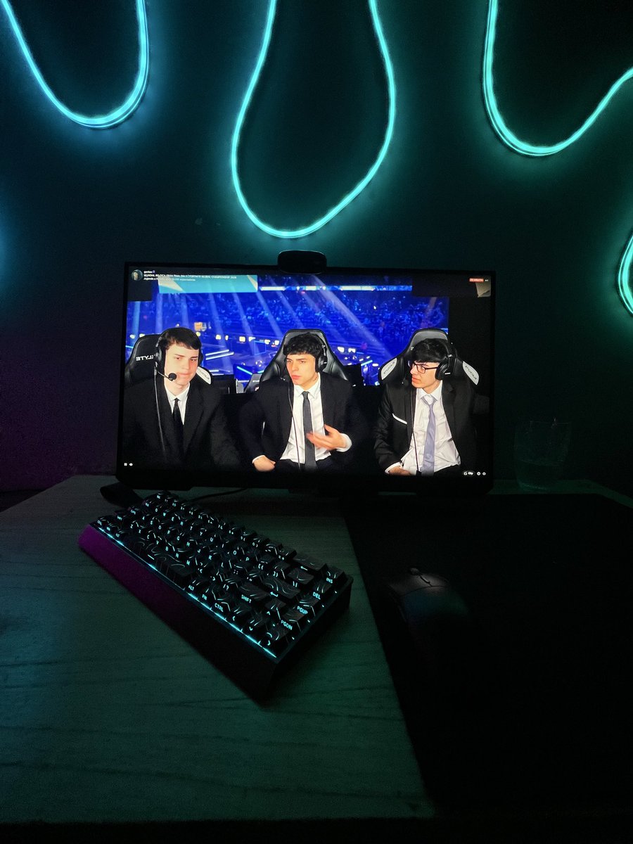 fnlolo_'s tweet photo. @gorilonfn fue un cine el stream estuve las 6 horas atento felicitaciones tenes un don hermano muy buen stream… dydy es muy infravalorado es realmente un crack del contenido 👀 https://t.co/OGFPzQlFqB