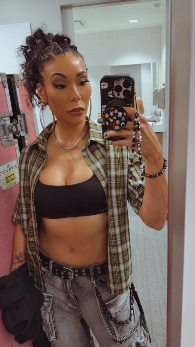 MiaYim's tweet photo. Friday Night Michin 

#wwe #smackdown #bigmeech https://t.co/CceuLO5xzD