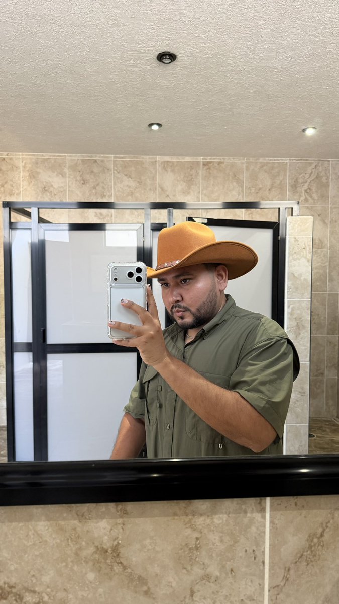 AlanRobertho's tweet photo. 🐴🐻🤠 https://t.co/qt7j1aEf0s
