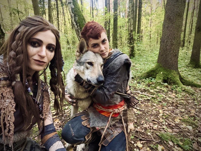 EdvardSpells's tweet photo. Over the weekend, we had a God of War photo shoot with @manulysart as Freya and the wolf. And now, it’s time for Atreus to go to bed 🫠 https://t.co/4fpjQtWKTX