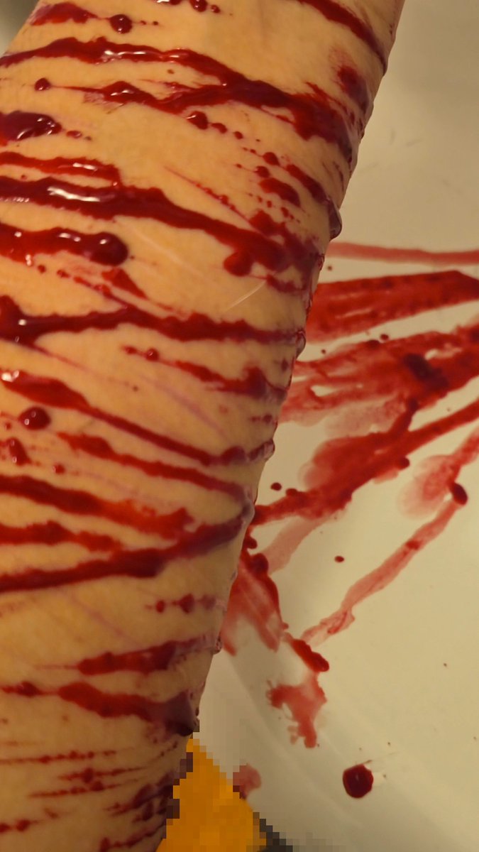 snnosew's tweet photo. fotitos antiguas :'''v
fake blood!!  #shtwt https://t.co/gsSZ39xJTM