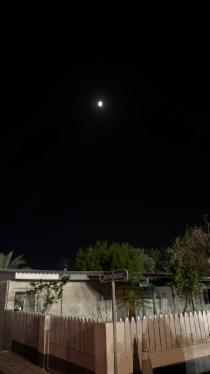 Rsabbt's tweet photo. هو بدر ليلي 💙🌑 https://t.co/1XQtg2OGYx