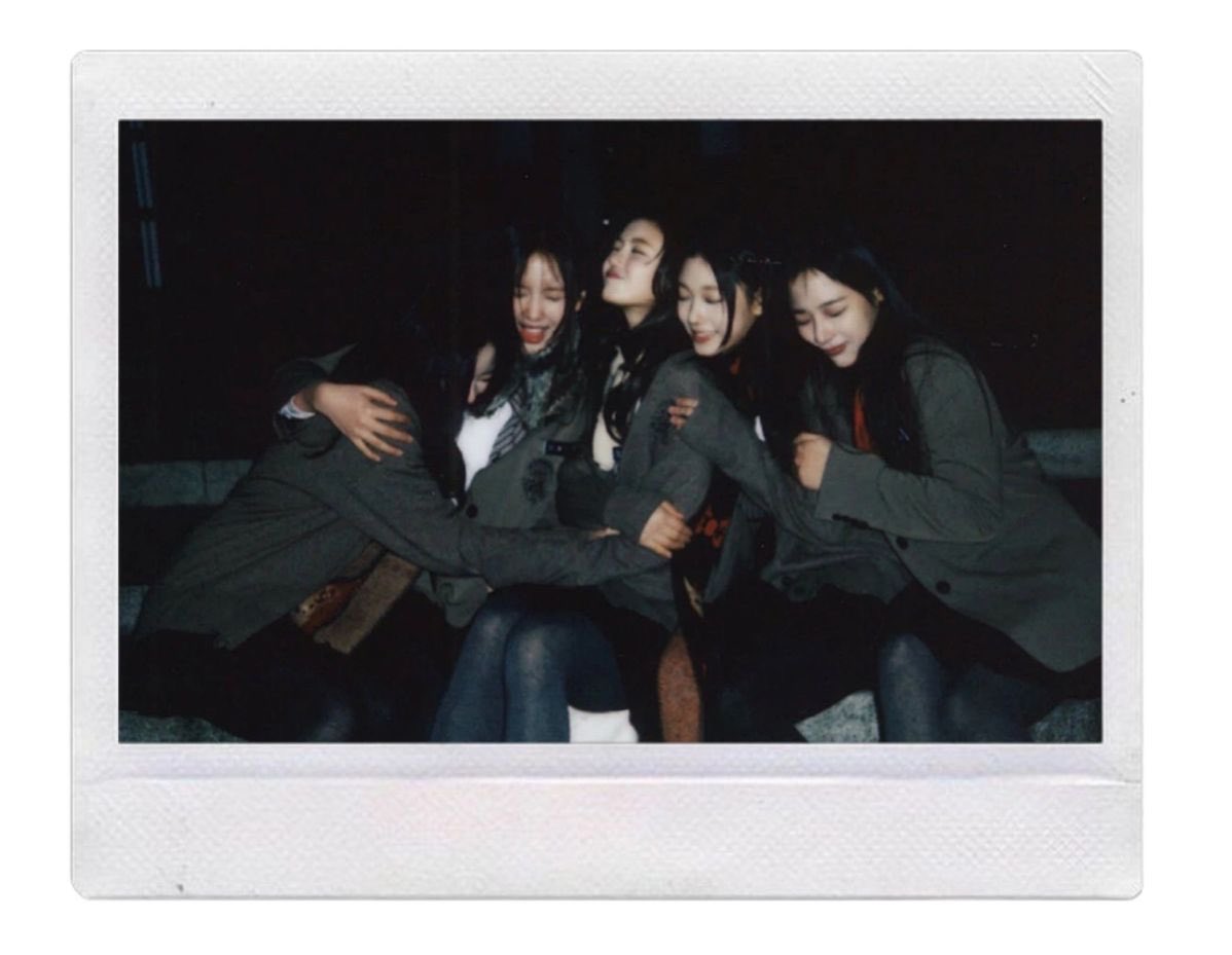 retrokki's tweet photo. this will always be my favorite newjeans polaroid https://t.co/MwExhyYwLK