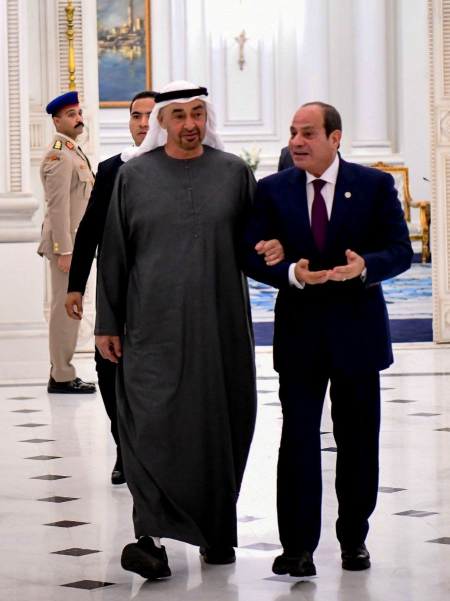 farag_nassar_'s tweet photo. الإمارات دعمت الدعم السريع وحاولت تقسم السودان وشاركت في تقسيم اليمن ومولت الحرب الأهلية السورية مع الخليج بقيادة السعودية وبتدعم الانفصاليين في الصومال وبتدعم آبي أحمد وسد النهضه ضد مصر والسودان واستقبلت نتنياهو النهاردة وبعد كل ده في مصر بيقولوا أشعار في دولة الإمارات والصديق الوفي الشيخ محمد بن زايد، كل ده وصديق اومال لو عدو كان عمل ايه؟ ايه يا شيخ محمد مصر عملت لك ايه بس؟