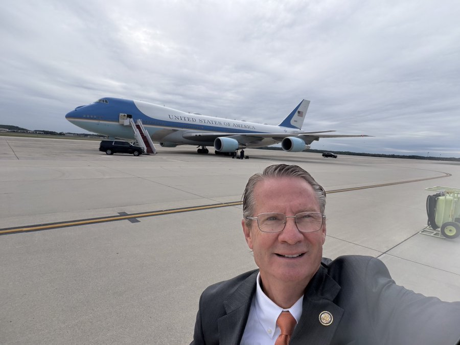 Susan011109's tweet photo. He looks very happy. https://t.co/jnxb5FXn5l