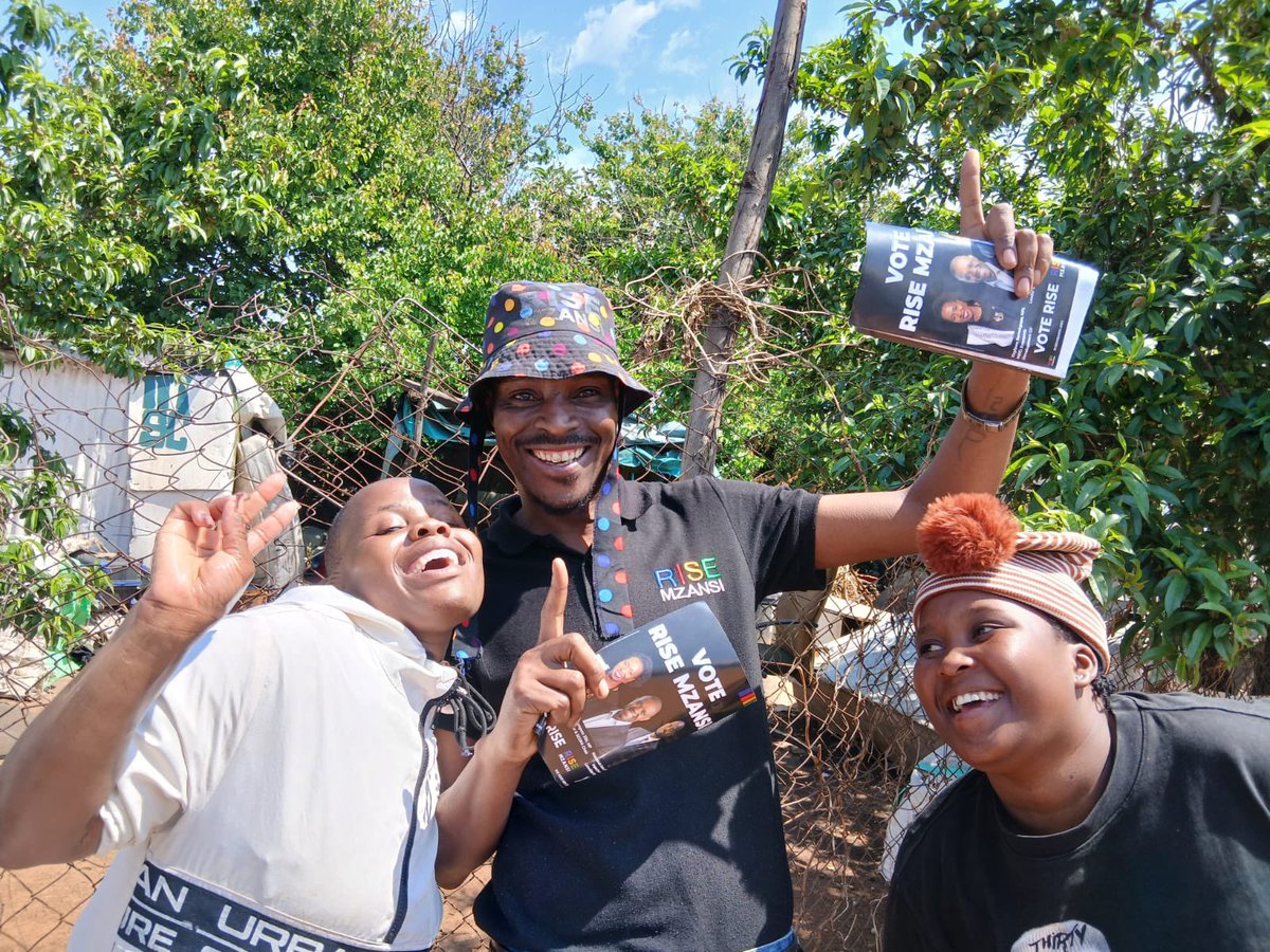 Rise_Mzansi's tweet photo. Mogale City and Mamelodi are on the move! 🙌🏾 From postering to door-to-door, RISE Mzansi is reminding communities to vote RISE Mzansi, with just 37 days to go until the elections.
#VoteRISEMzansi #RISEMzansi #WeNeedNewLeaders #LGE2026 #37DaysToGo #CommunityFirst #OnTheGround #MogaleCity #Mamelodi