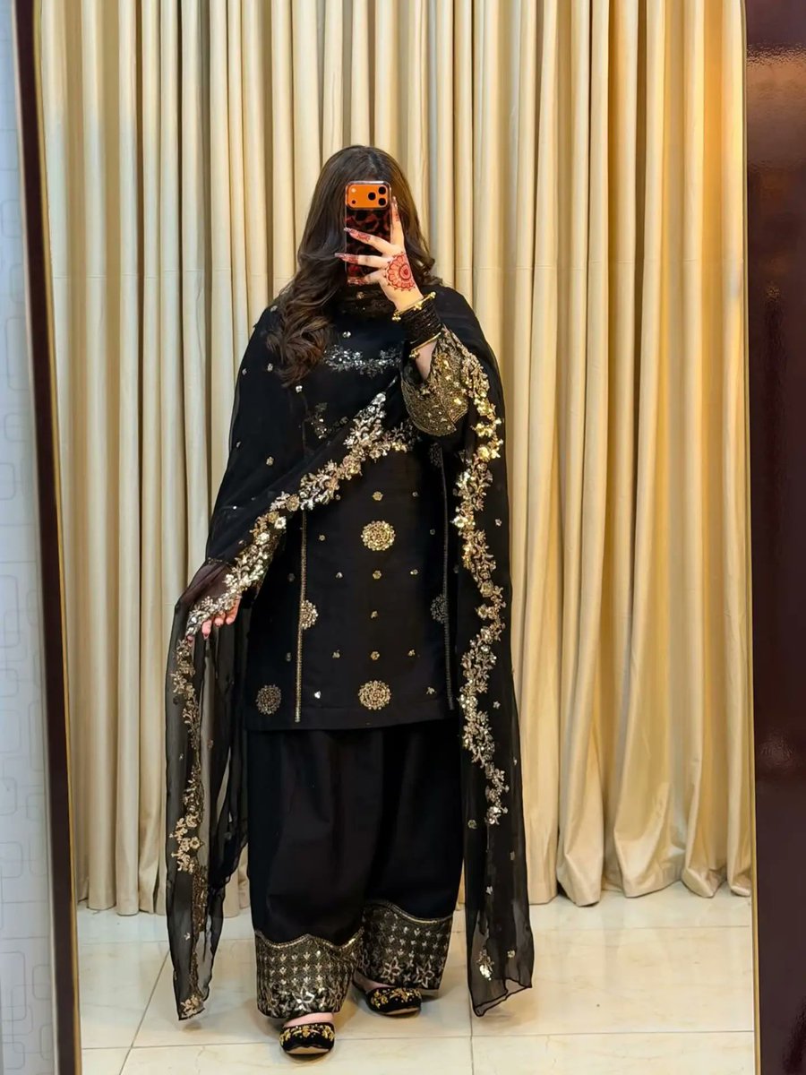 LeanCoffenpkt's tweet photo. New designer heavy embroidered sequin three-piece suit set. Code: ST-251 
Price: 1350

Fabric details
Sizes M (38), L (40), XL (42), XXL (44) 
Fully stitched, up to size 44

Palazzo: Heavy faux georgette with heavy embroidered sequin work, https://t.co/oCTn4UyyFe