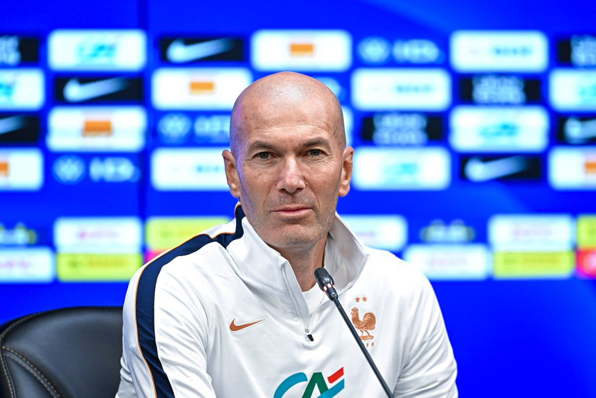 theMadridZone's tweet photo. 🚨 Zinedine Zidane: "I would've loved to play with a player like Rayan Cherki when I was a player.

A real baller.

He finds such incredible passes, but not just that, even without the ball, because that's what I'm interested in the most, he knows how to play without the ball." https://t.co/IWqxTw7V8o