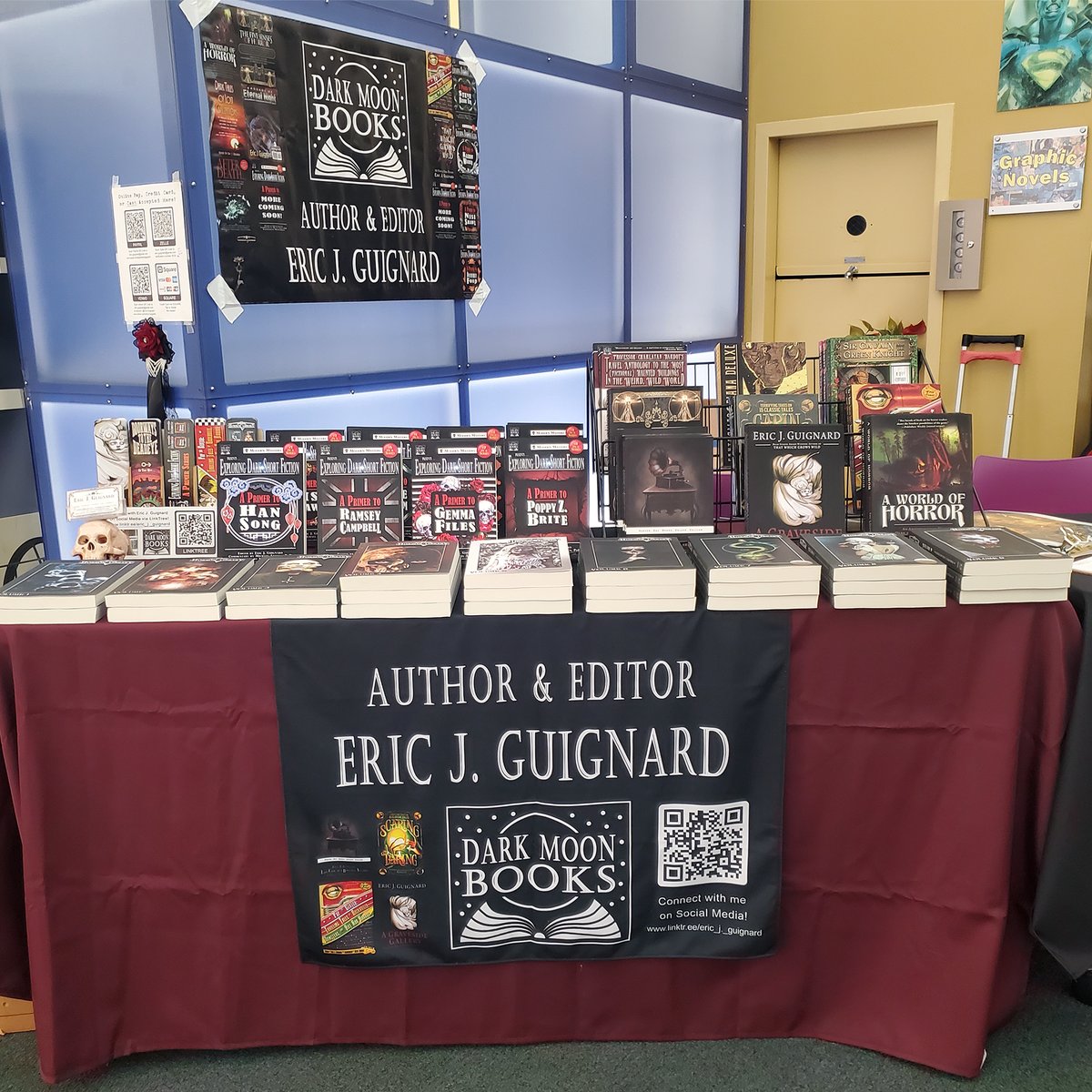 ericjguignard's tweet photo. Great time at Anaheim Public Library's second annual SPINAL DREAD: HORROR LITERATURE & CULTURE FESTIVAL! The library was packed with attendees, the staff were wonderful, the vibe was welcoming. Fun to vend with friends, meet other authors, and I sold a ton of books! #spinaldread https://t.co/j5gcYNNm8w
