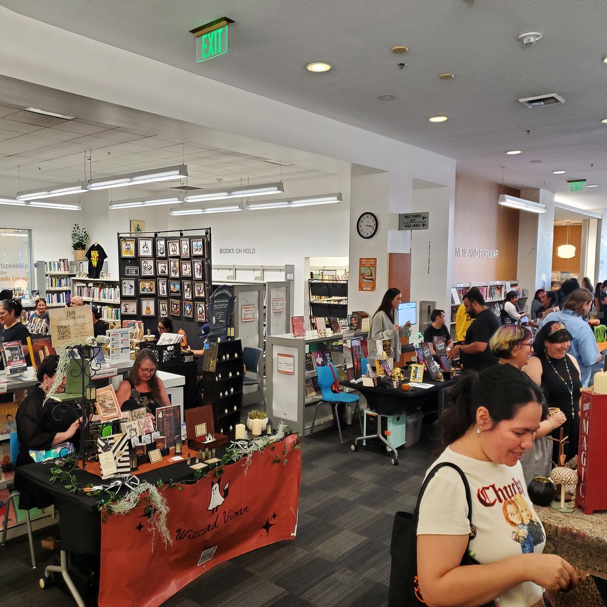 ericjguignard's tweet photo. Great time at Anaheim Public Library's second annual SPINAL DREAD: HORROR LITERATURE & CULTURE FESTIVAL! The library was packed with attendees, the staff were wonderful, the vibe was welcoming. Fun to vend with friends, meet other authors, and I sold a ton of books! #spinaldread https://t.co/j5gcYNNm8w