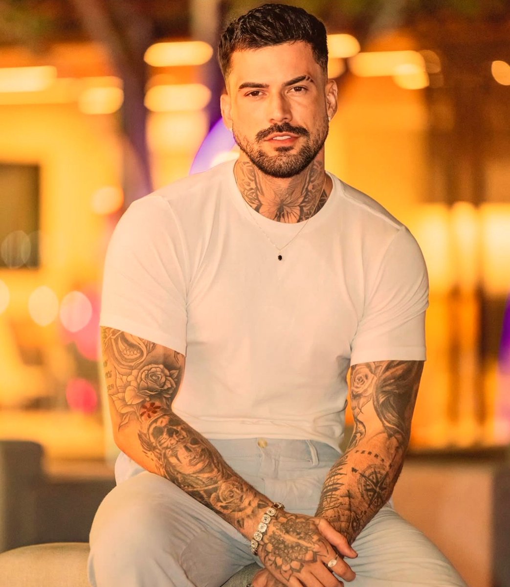 notinfernals's tweet photo. 𝓒onheça-me.
— 𝓝ome : Ɗуլɑɳ ⸜ Rîvîêre  O'Nҽαʅ
— 𝓐ltura : 1,95
— 𝓘dade : 26 anos;
— 𝓢igno : Áries 
— 𝓔stado civil : Solteiro
— 𝓢exualidade : Bissexual
— 𝓔stação favorita : Inverno 
— 𝓒or favorita : Preto, Branco. https://t.co/jo9tIRrOal