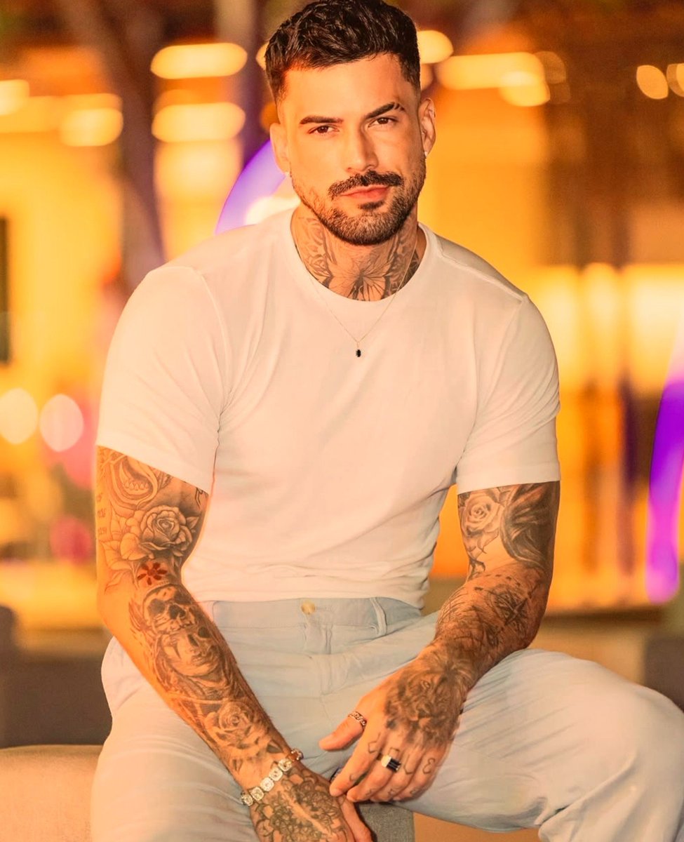 notinfernals's tweet photo. 𝓒onheça-me.
— 𝓝ome : Ɗуլɑɳ ⸜ Rîvîêre  O'Nҽαʅ
— 𝓐ltura : 1,95
— 𝓘dade : 26 anos;
— 𝓢igno : Áries 
— 𝓔stado civil : Solteiro
— 𝓢exualidade : Bissexual
— 𝓔stação favorita : Inverno 
— 𝓒or favorita : Preto, Branco. https://t.co/jo9tIRrOal