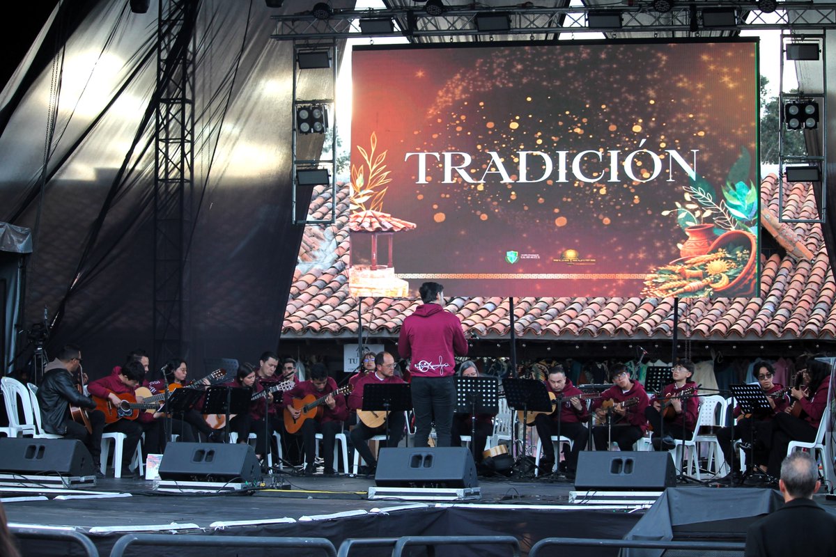 casa_calera's tweet photo. La música tradicional nos une y lleva el nombre de La Calera más allá de nuestro territorio! La Estudiantina La Calera tuvo el honor de participar en el XXXVII Festival de El Dorado – Nuestros Sabores Ancestrales, un encuentro que celebró nuestras tradiciones y nuestra música. https://t.co/upirTlAr52