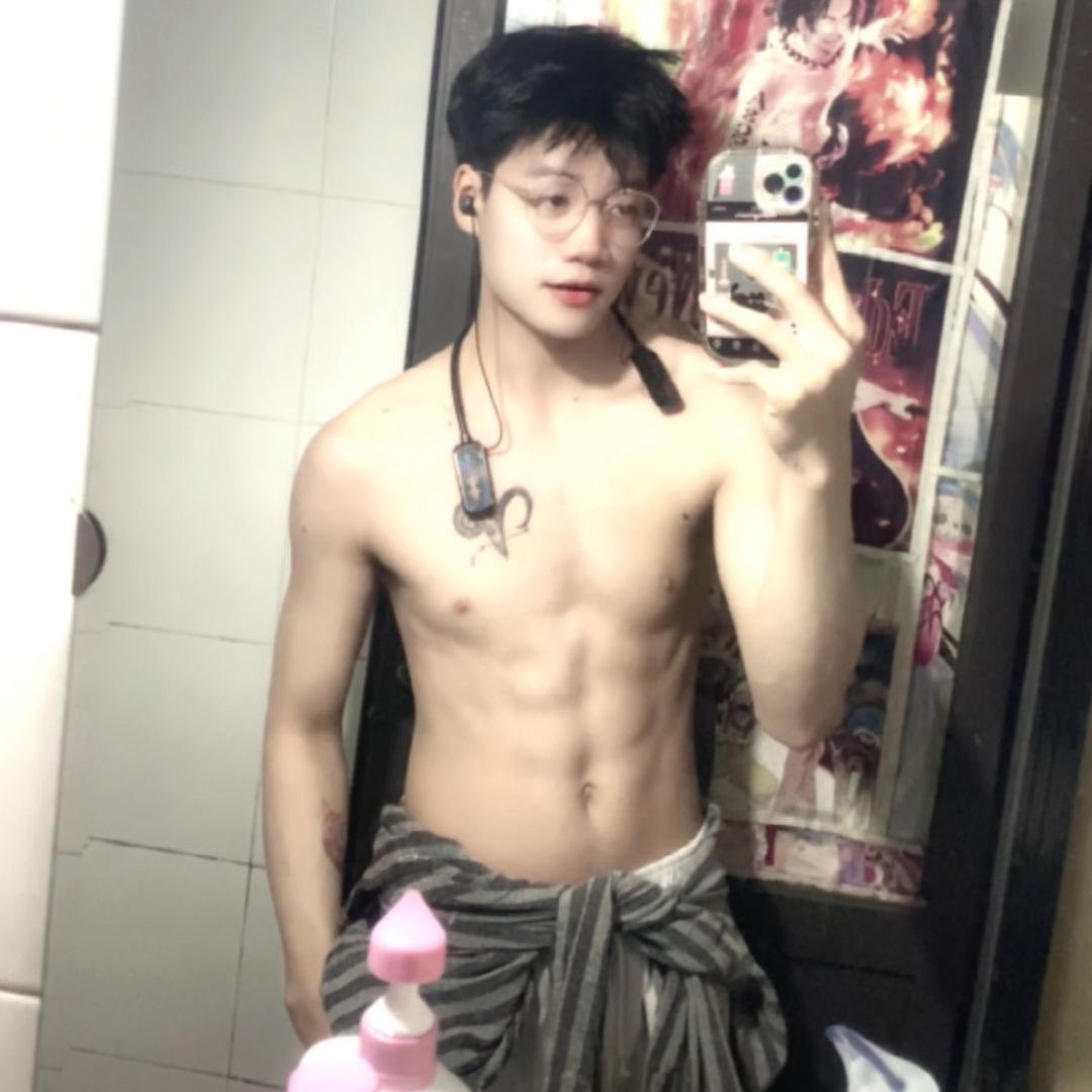 evelynn1131's tweet photo. Siêu nhân vịt https://t.co/91MH8An9gj