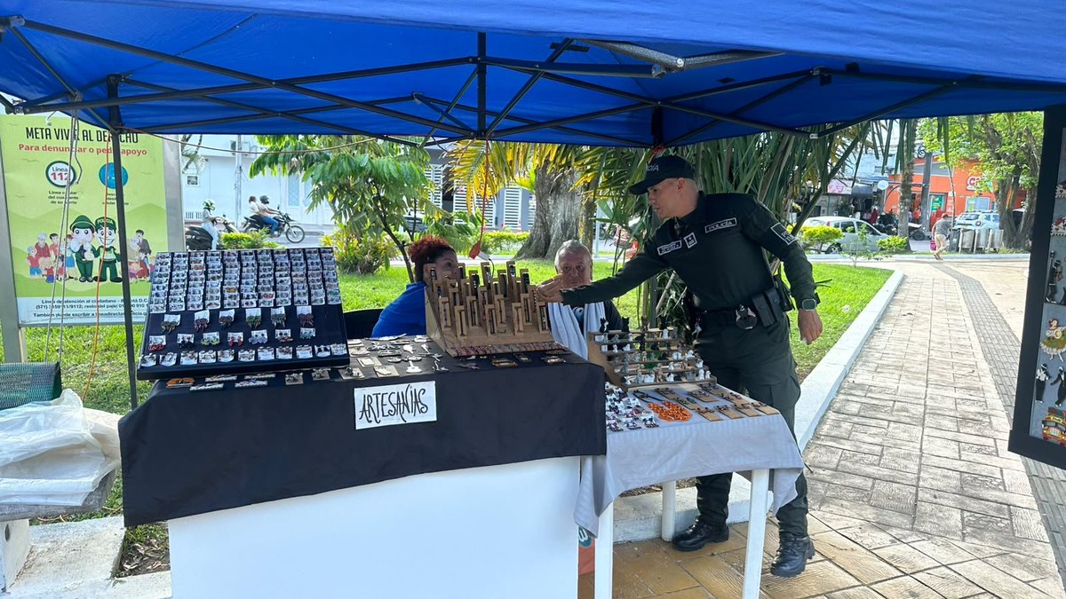 PoliciaVillavo's tweet photo. En el marco de la Media Maratón del Cumare, fortalecemos el turismo responsable en #Cumaral.
Capacitamos a los propietarios de stands para brindar una atención cordial y segura, e impulsamos la campaña #QuieroMiCiudad en el parque principal para resaltar la historia.
#Línea123 https://t.co/aFm5A3gsRO