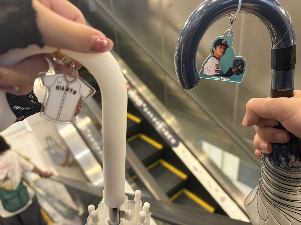 lconpy's tweet photo. 🎾では同じ学校が好きでも⚾になると敵同士なのに仲良くて神✨ https://t.co/8dOwQsfwRu