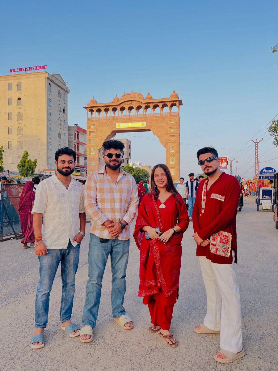FlorrieBrels5's tweet photo. Finally, Mast Kalandar Band is in Khatushyamji. https://t.co/0MzHdZg3qX