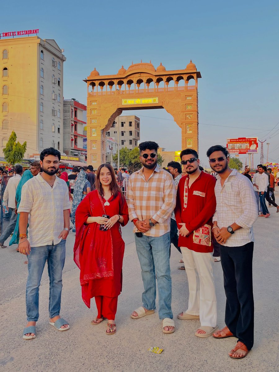 FlorrieBrels5's tweet photo. Finally, Mast Kalandar Band is in Khatushyamji. https://t.co/0MzHdZg3qX