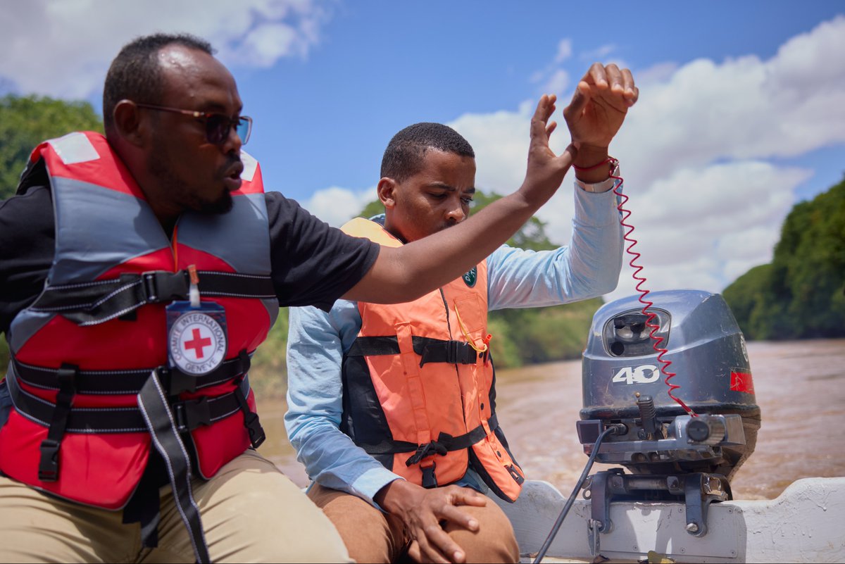 ICRCSomalia_'s tweet photo. Together with SRCS (#BishaCas) we’re training 72 participants, including 60 local community volunteers, in boat handling &amp; rescue skills to prepare for the expected #ElNino floods. Trainings already held in Bardere &amp; Jowhar, with Beletweyne &amp; Kismayo next.

#FloodPreparedness https://t.co/rrP32r4UVu