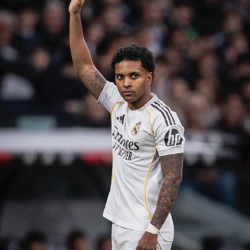 _osamm's tweet photo. Boato de primeira mão:

Rodrygo demonstrou interesse em retornar pro Santos com empréstimo ano que vem, após a lesão no joelho ele entende que jogar em “casa” e próximo de amigos pode ajudar a recuperação, principalmente mentalmente.

Mas o Santos precisa ir pra Libertadores. https://t.co/mmhamu5m7E