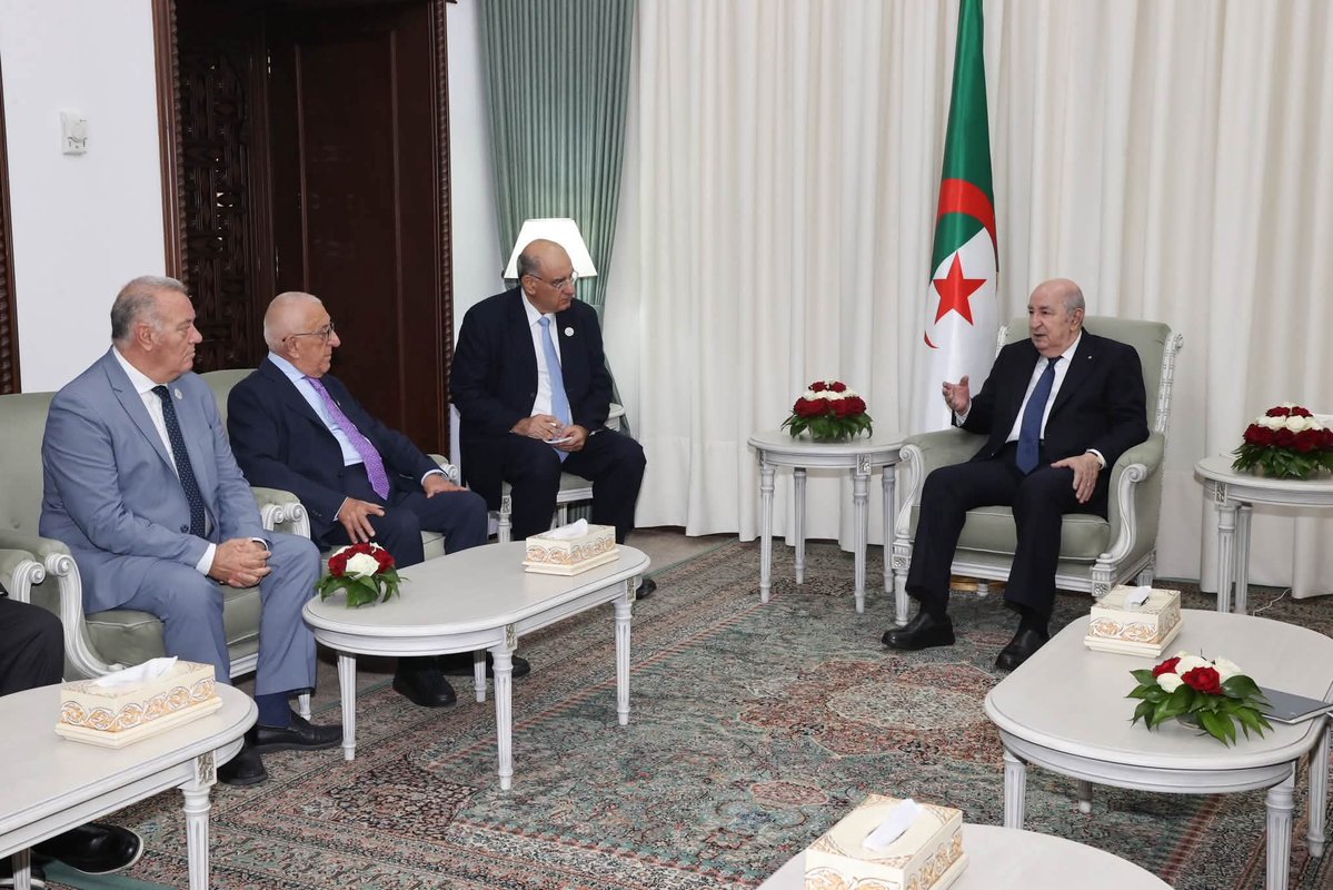 Algeria_MFA's tweet photo. رئيس الجمهورية، السيد @TebbouneAmadjid يستقبل رئيس البرلمان اليوناني السيد نيكيتاس كاكلامانيس والوفد المرافق له.

https://t.co/9Vwf490Tb7 https://t.co/GHs20Hhzzb