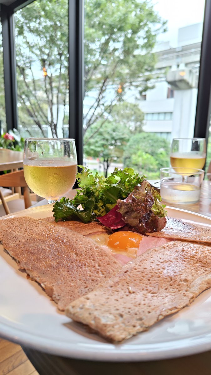 mokimoki530's tweet photo. 立川、ricca GALETTE BISTRO
ランチセットでガレットコンプレ、コーンスープ、ドリンクは2杯飲めて食前に微発泡リンゴジュース、食後にアイスカフェラテ
ガレットはもちろん、スープもドリンクも美味しくて満足😘
フードコートみたいな場所の一番奥で穴場かも❣️
また行きたい✨ https://t.co/0M0pfgvkqd