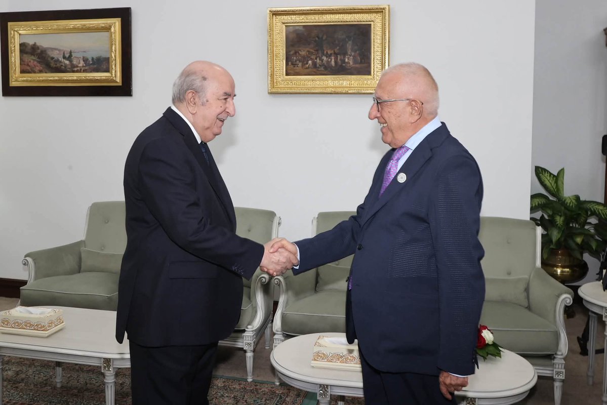 Algeria_MFA's tweet photo. رئيس الجمهورية، السيد @TebbouneAmadjid يستقبل رئيس البرلمان اليوناني السيد نيكيتاس كاكلامانيس والوفد المرافق له.

https://t.co/9Vwf490Tb7 https://t.co/GHs20Hhzzb