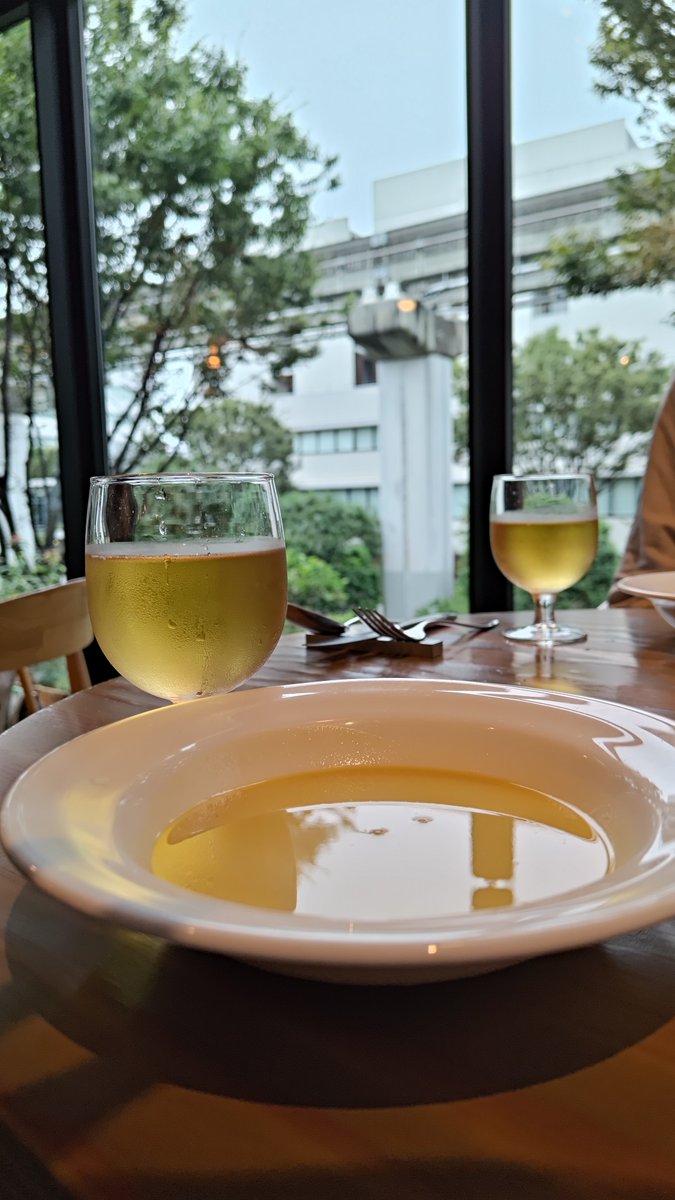 mokimoki530's tweet photo. 立川、ricca GALETTE BISTRO
ランチセットでガレットコンプレ、コーンスープ、ドリンクは2杯飲めて食前に微発泡リンゴジュース、食後にアイスカフェラテ
ガレットはもちろん、スープもドリンクも美味しくて満足😘
フードコートみたいな場所の一番奥で穴場かも❣️
また行きたい✨ https://t.co/0M0pfgvkqd