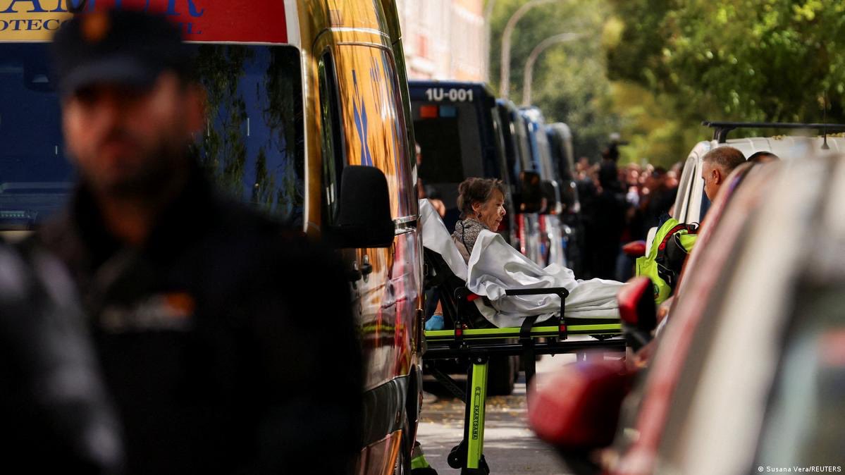 bountyvault's tweet photo. No one cares ! WTF
An 87-year-old woman gets evicted.
Madrid’s main square turns into a tent camp.
150 tents.
In front of everyone.
In one of Europe’s richest countries.
And the timeline is arguing about everything except housing.
If this isn’t a crisis, what is? https://t.co/uZaOJiaV9g