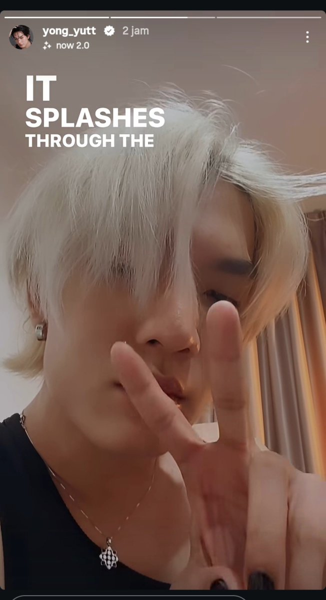 ThurIndonesia's tweet photo. "His nail colour is black." 💅

#Boat #Yong_yutt https://t.co/suhYqSza48