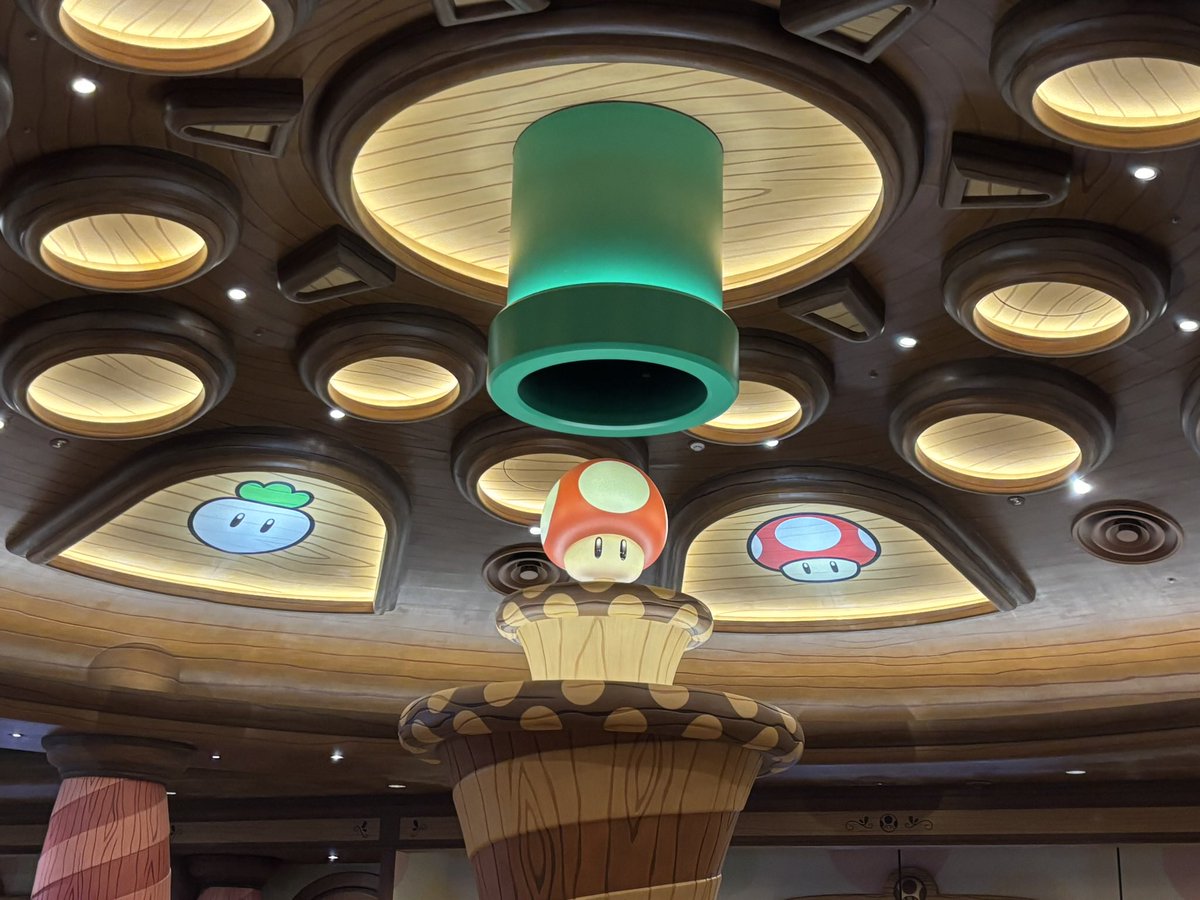 SAO45361068's tweet photo. お昼はピノキオカフェで、マリオのハンバーが頼みました！
上の、マリオの赤い帽子のピンは持ち帰り自由らしいので持ち帰って大切に置いてます😊

#ユニバーサルスタジオジャパン
#USJ https://t.co/miOIC4Cebo