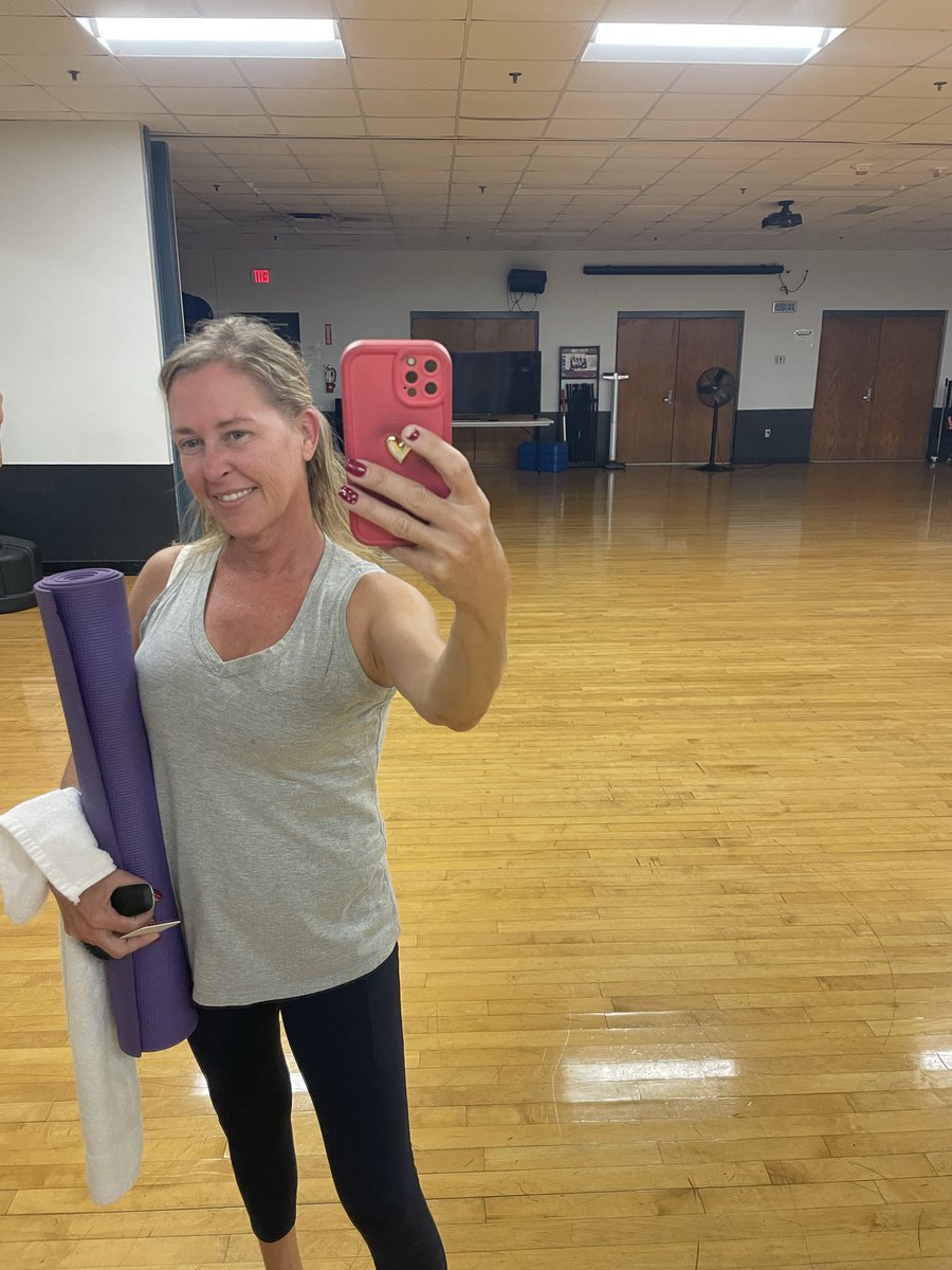 mrslorijg's tweet photo. Good almost afternoon, y’all 🤭
SB coupon for the win🥳
Near empty gym bonus
#JBChs 💪 https://t.co/2cM4m1AtgW