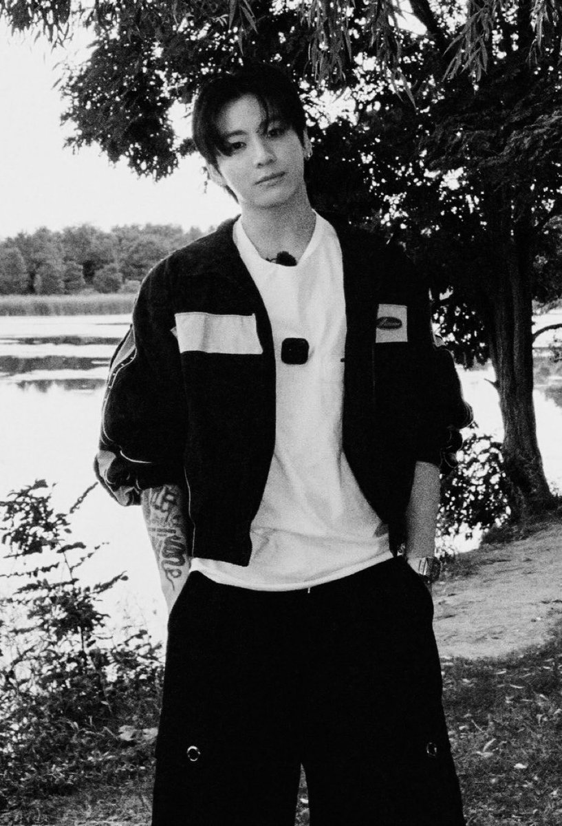 kiadisiniiii's tweet photo. Au sekutil - Taekook Au

•Belong to ME•

“Ia mengira Ravin adalah rumah. Namun rumah itu tak pernah menyediakan pintu keluar, sebab Ravin tidak pernah menyelamatkan Niel—ia hanya memastikan Niel tak akan pernah diselamatkan siapa pun.” https://t.co/No9Uklb7bB