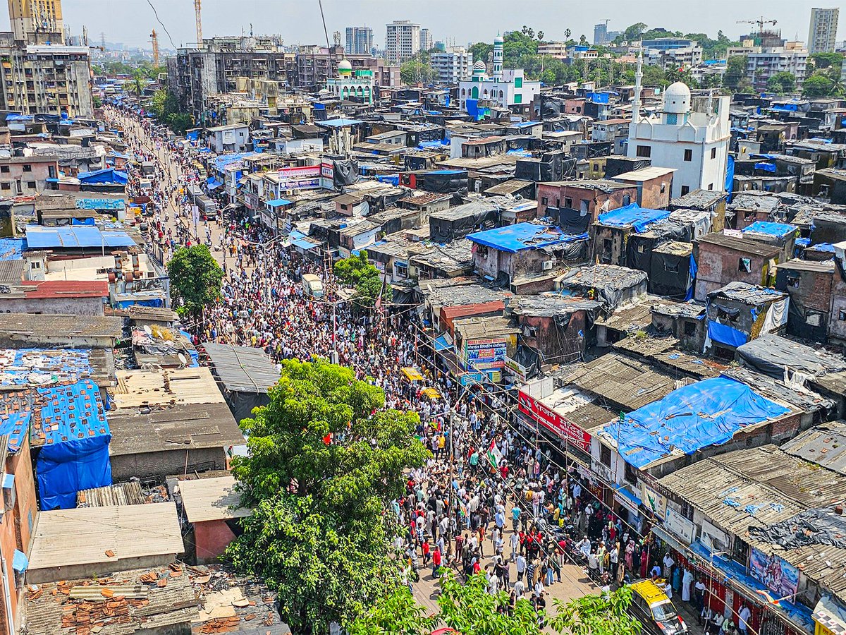 DonsKhel's tweet photo. @IAjitDoval_IND This is not Burundi , It's Mumbai! 🇮🇳 https://t.co/zAeBE4jSMe