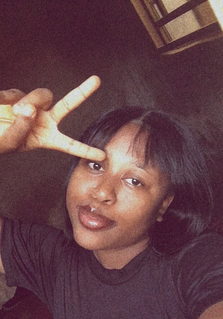 Edobigbaby's tweet photo. Anybody getting the iphone 18 Biko dash me your old one na me first beg o🥺
Happy Sunday 😊🤤♥️
#نکلو_ڈٹ_جاؤ_خان_کیطرح 
#ilovemusic 
#canada https://t.co/V62zolD9Jl