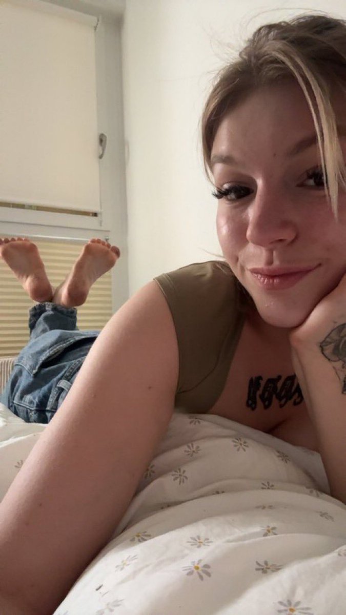 Reine_Eva_12's tweet photo. Je cherche un ou deux soumis pour un usage très personnel.
Critères :

- Obéissant et docile, 
- Séduisant et musclé,
- Min 20 ans et Max 35,
- À l'aise à l'idée d'être en présence d'un autre soumis avec les mêmes critères.
Je vais réaliser un fantasme. https://t.co/0DyPs0OLM4