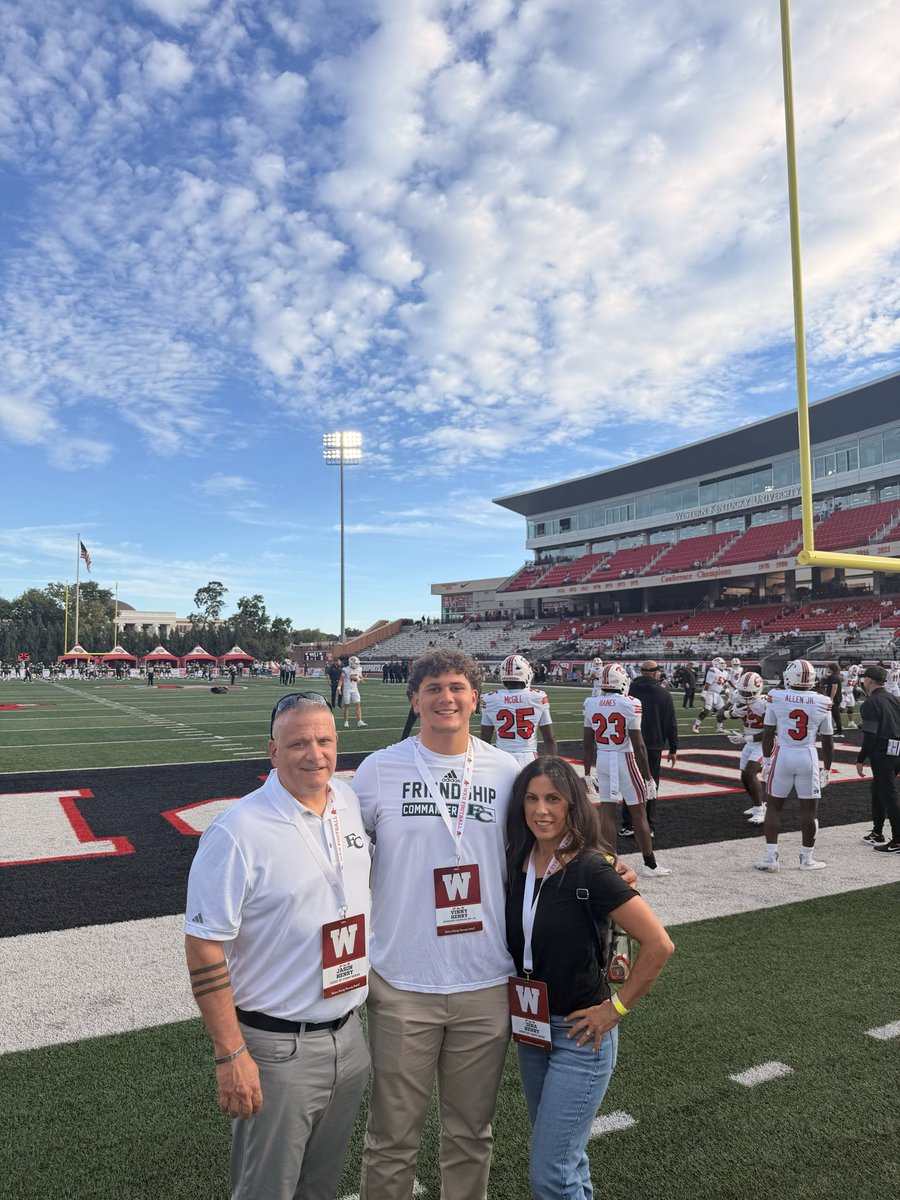 VinnyHenry55's tweet photo. Thank you to @WKURecruiting for the game invite I had a great time meeting the coaches and watching  the game! @WKUFootball @CoachBLoveless9 @OnTopAthletics @615Preps @d1highlights @DavisMerritt @fcs_commanders https://t.co/2sWP0BgDNu