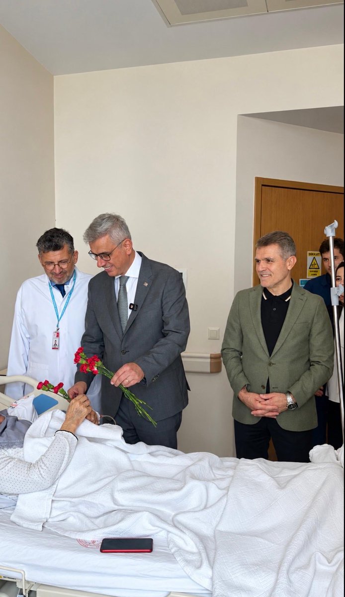 drfatihtuna's tweet photo. Türkiye Yüzyılı Buluşmaları kapsamında, Sağlık Bakanımız Sayın Prof. Dr. Kemal Memişoğlu ile birlikte Sultangazi’de sahadaydık.

Ak Parti Sultangazi İlçe Başkanımız ve teşkilatımızla birlikte Hemşehrilerimizle bir araya gelerek sohbet ettik, talep ve görüşlerini dinledik. 

Hastanemizi ziyaret ederek yürütülen sağlık hizmetleri hakkında bilgi aldık; tedavi gören vatandaşlarımıza geçmiş olsun dileklerimizi iletip hâl ve hatırlarını sorduk.

Türkiye Yüzyılı vizyonuyla, milletimizle gönül gönüle; güçlü, erişilebilir ve nitelikli sağlık hizmetleri için çalışmalarımızı sürdürüyoruz.

Nazik sohbetleri ve samimi ilgileri için tüm hemşehrilerimize teşekkür ediyorum.

@abdullahozdemir 
@akpartiistanbul 
@ImdatKamac